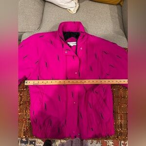 Vintage Neon Pink snow ski jacket. Size medium but fits like large